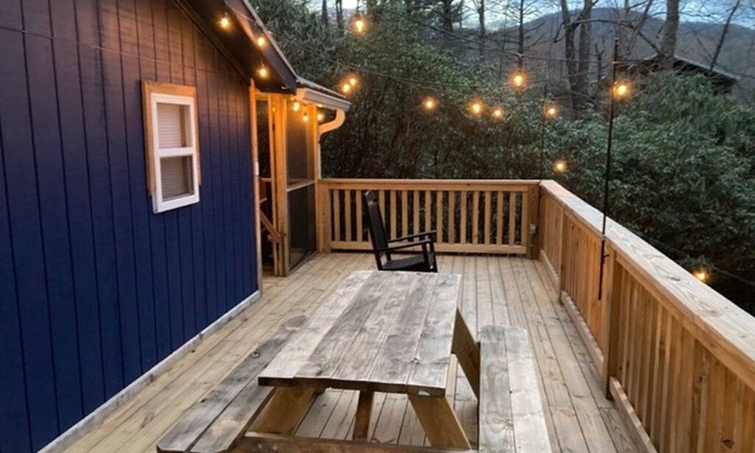 Lake Toxaway House | Cozy mountain home w/hot tub sauna near waterfall