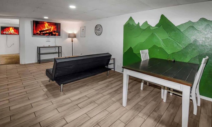 Dupont House | Cozy Mountain-Inspired Lower Unit in Denver