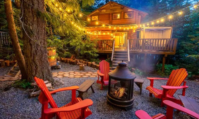 Sunshine Valley Cabin | Cozy Mountain Log Cabin w/Cedar Tub and Sauna!