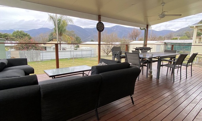 Talbingo House | Cozy Mountain Retreat Located in Picturesque Township of Talbingo