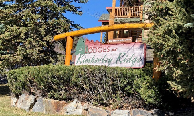 East Kootenay Condo | Cozy Mountain Retreat with Hot tub!