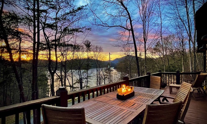 Unaka Cabin | Cozy Mountain Retreat in Bear Paw Resort! Location, Location, Location!