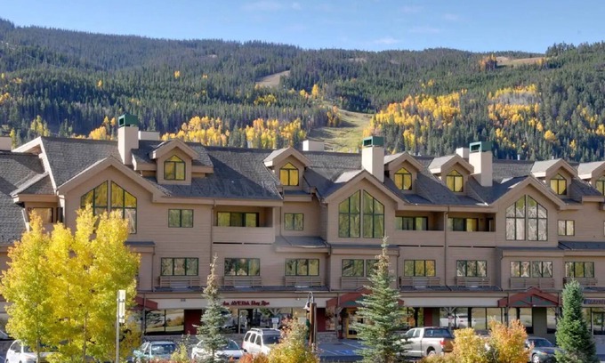 Mountain House Condo | ❤Cozy Mountain Suite❤hot tub/pool/gym/mins to lift