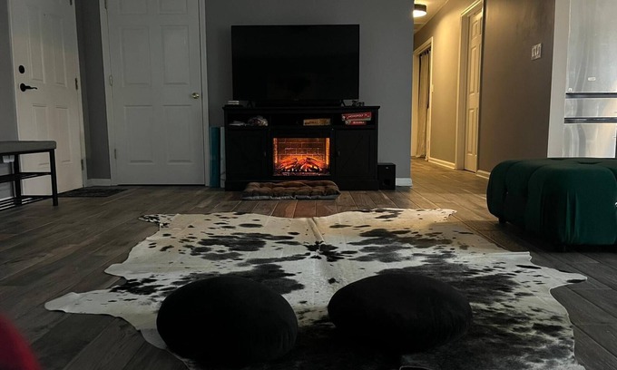 Clinton House | Cozy mountain top newly remodeled home.