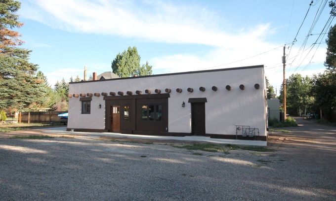 Monte Vista House | Cozy Mountain Town Bunkhouse - fish, ski, hunt & explore the nearby San Juan Mts