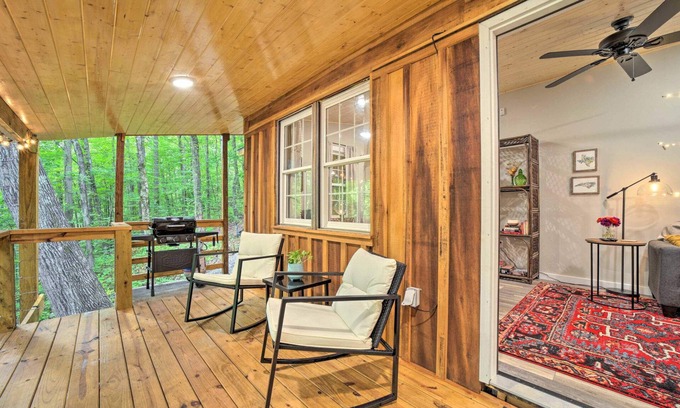 Sylva House | Cozy Mountainside Studio Nestled in the Trees