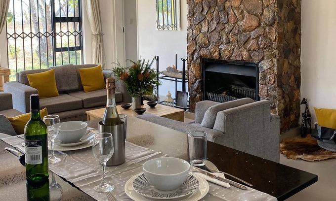 Juliasdale House | Cozy Msasa Views Cottage