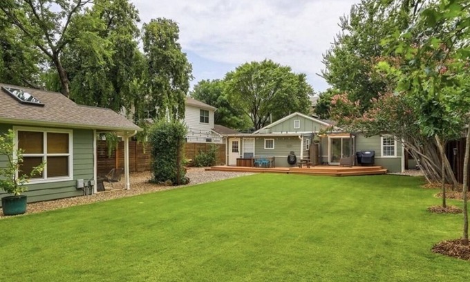 Allandale House | Cozy Multi-Property Bungalow in Central Austin - Cowboy pool