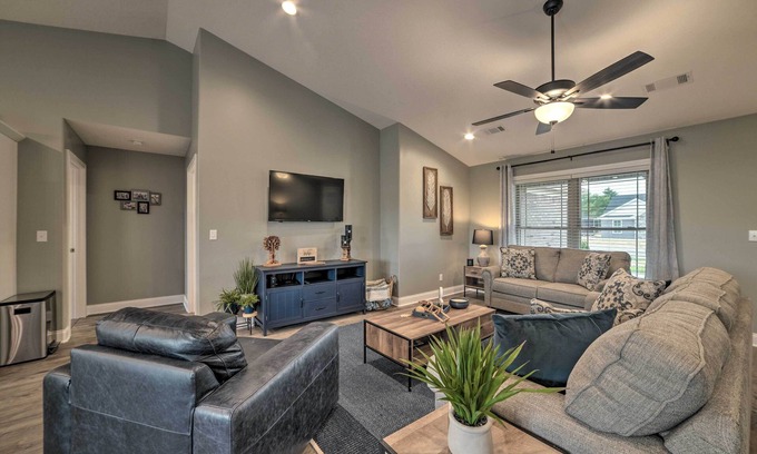 Murray House | Cozy Murray Retreat Near MSU & Local Eateries