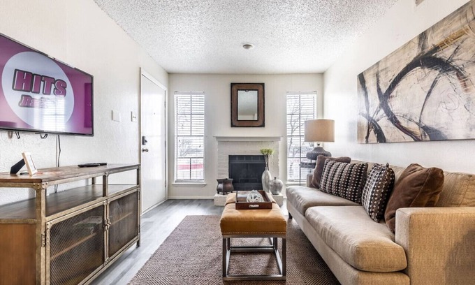 Park Central Apartment | Cozy N. Dallas 1 bedroom stay!