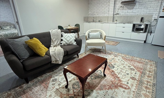 Lalor Apartment | Cozy n Vibrant Brand New Flat with Great Location In Lalor Vic
