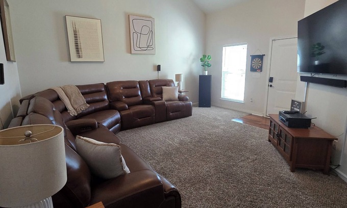 Madison House | Cozy Nashville Home 15 min from Downtown Broadway