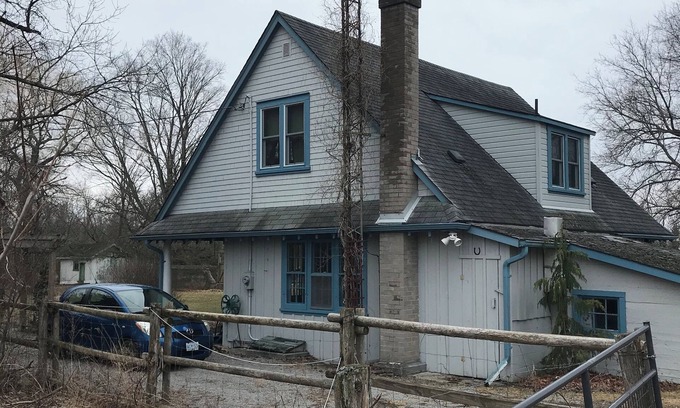 Indian River House | Cozy Nature Retreat 12 minutes from Peterborough- Perfect for Writers & Artists