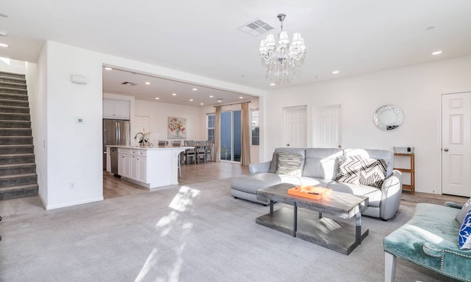 Ontario House | Cozy New 4Bedroom 4Bath home Chino 安靜小區4房4衛新房整租