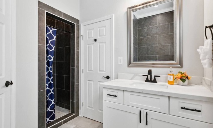 Tulane - Gravier House | Cozy New 5BR Home w Firepit Near Caesars Superdome