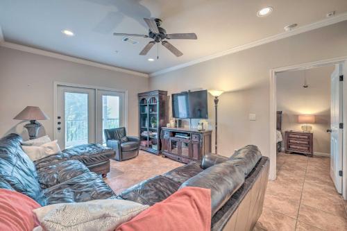 Gruene Apartment | Cozy New Braunfels Condo with Community Pool and Grill