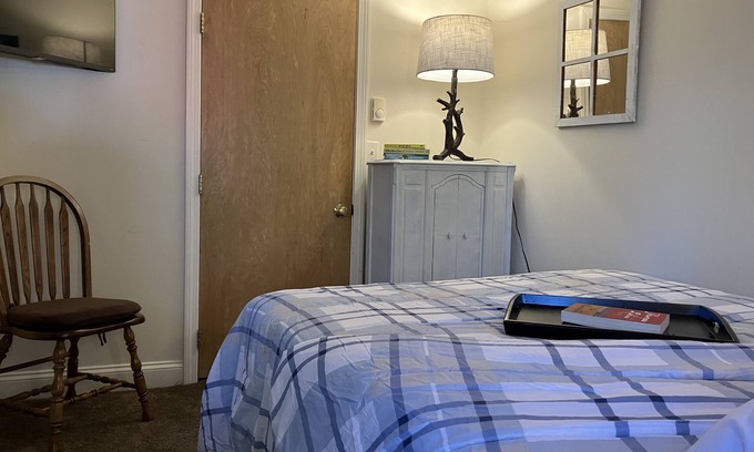 Newmarket Apartment | Cozy Newmarket Escape! Wine & WiFi! Full Kitchen!