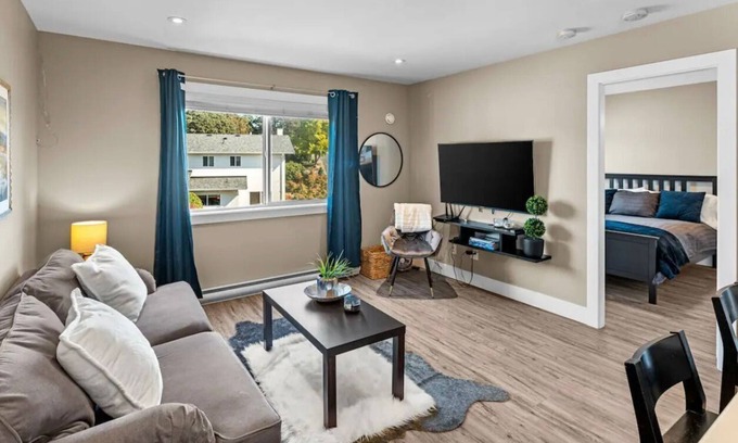 Saanich West Apartment | Cozy Nook on Pullet Place