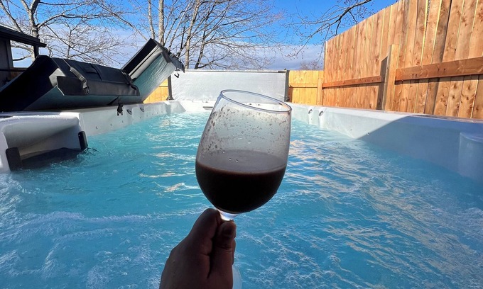 Riverview Cabin | Cozy, nordic guest house located in the heart of Riverview with swimspa.