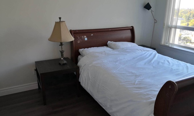 North York Condo | Cozy North York Centre 1 BR Condo + Parking