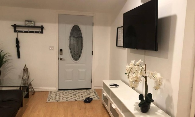 Northridge Apartment | Cozy Northridge Apartment Near CSUN, Transportation, and Shopping