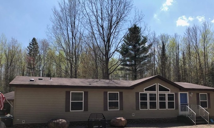 Florence House | Cozy Northwoods Retreat! Great for relaxing and trail riding!