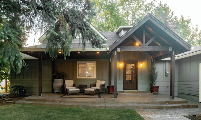 Carlton House | Cozy NW Getaway - Only 2 Blocks from Downtown