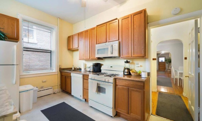 Oak Park House | Cozy Oak Park Retreat – Walk to Shops & Trains!