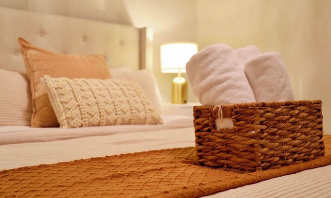 Oakville House | Cozy Oakville 1- Bedroom studio apt w/private entrance/kitchen/wi-fi/parking