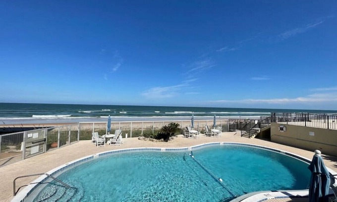 Ormond-by-the-Sea Condo | Cozy Ocean Condo with Pool & More