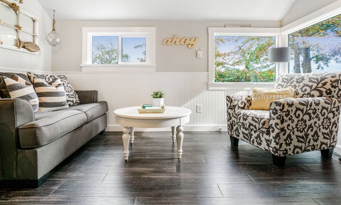 Oak Harbor Cottage | Cozy, Ocean View Cottage with Outdoor Seating & WiFi - Walk to the Beach!