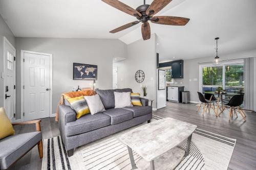 Apex House | Cozy on Ger Maine St 1 Mile From Downtown Apex