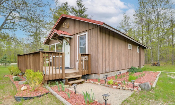 Onaway Cabin | Cozy Onaway Vacation Rental w/Deck & Fire Pit!