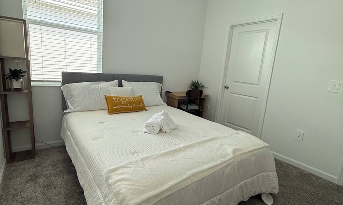 Winter Haven Apartment | Cozy one bed apartment for nomads or travel nurses, pets are allowed