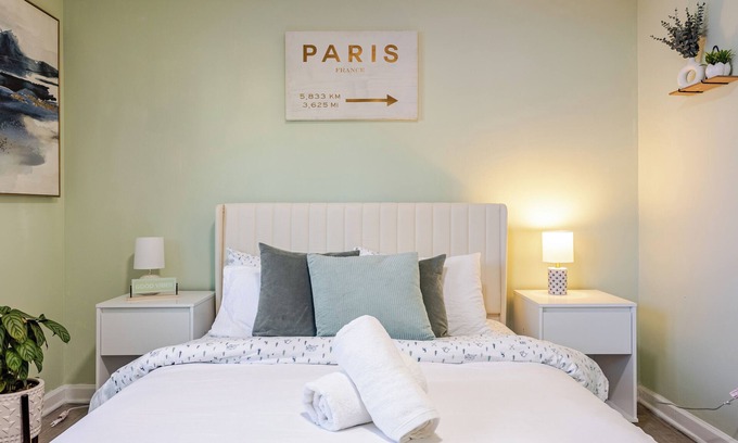 Herndon House | Cozy One-Bed Apartment in Heart of Herndon