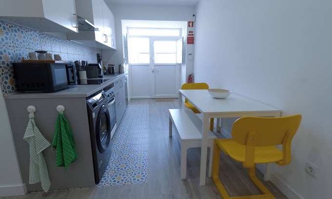 Zambujal de Baixo Apartment | Cozy one-bedroom apartment in the center of Sesimbra. For 4 people