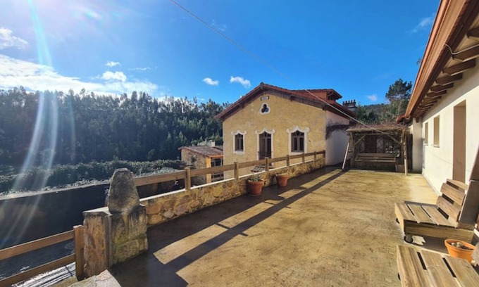 Friumes e Paradela House | Cozy one bedroom apartment with terrace in the countryside.