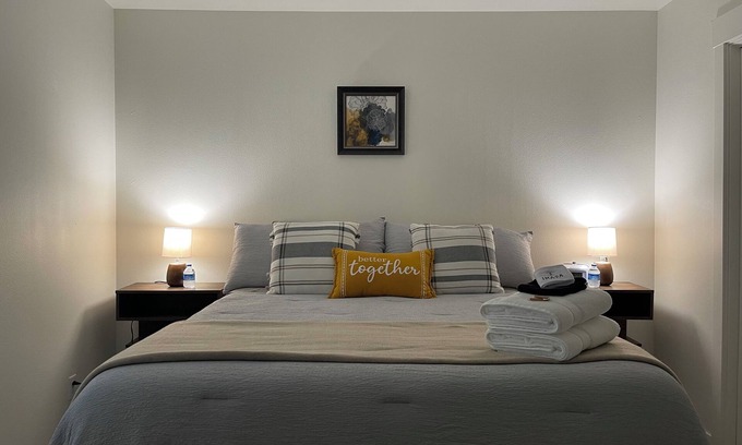Sheridan Apartment | Cozy One Bedroom Apartment in Sheridan