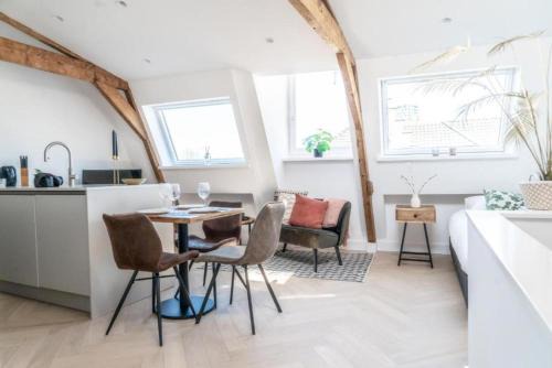 Spaarndammer en Zeeheldenbuurt Apartment | Cozy One Bedroom Apartments at Centrum