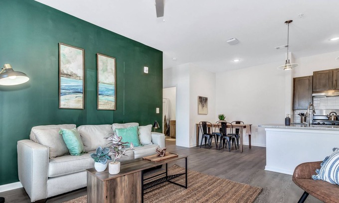 Avery Creek Apartment | Cozy One bedroom Apartment w/ Accessible Bathroom