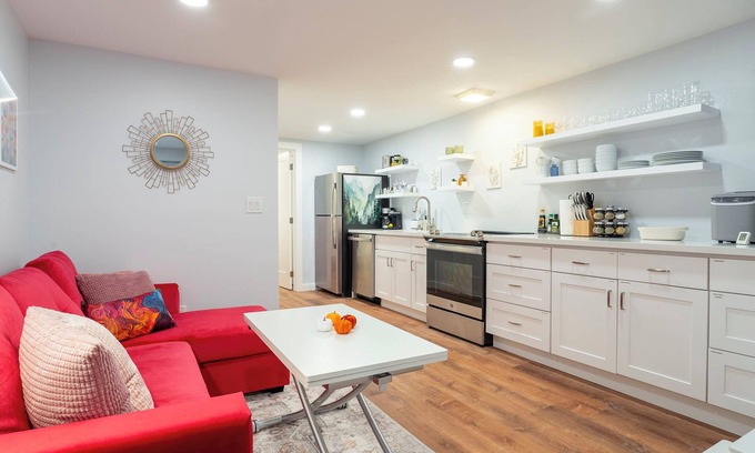 Downtown Seattle Apartment | Cozy One Bedroom Apt - Arboretum/Montlake, UW, Husky Stadium, UWMC, Madison Park