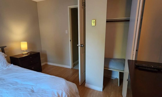 Richmond House | Cozy One Bedroom Available In Richmond! 🏡✈