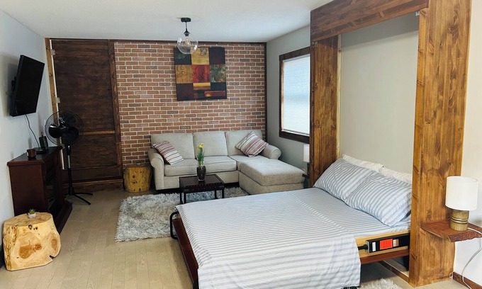 Courtenay Apartment | Cozy One Bedroom studio