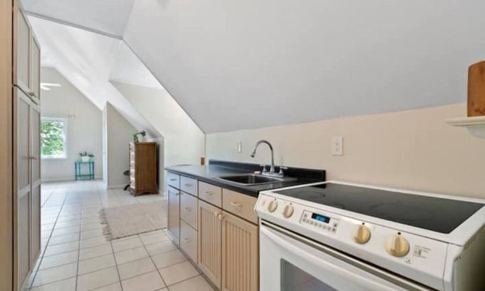 Moore Haven Apartment | Cozy open concept above garage apartment. 4 beds. Cottage Kitchen.