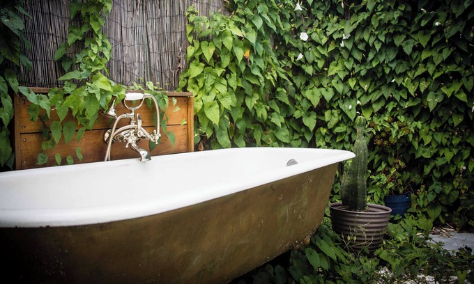 Woolston Apartment | Cozy Outdoor Bath Hideaway 5min From CBD