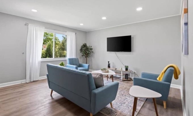 Wheeling House | Cozy Outdoor Space + BBQ | LCP Collection