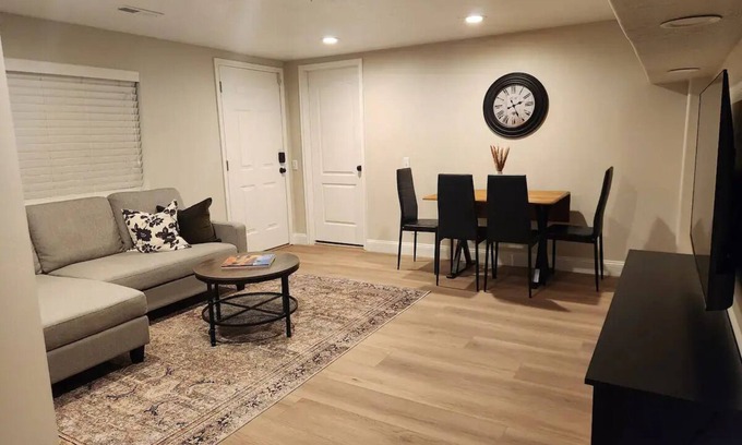 Springville Apartment | Cozy Parkside Mountain Retreat - Parkside Havennn