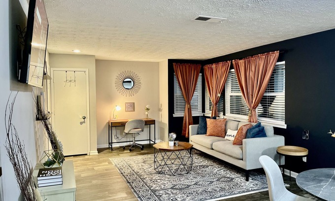 Sandy Springs Apartment | Cozy Patio - Free Pkng - 3 Smart TV's w/Netflix