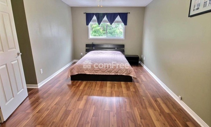 Ottawa Division House | Cozy & Peaceful 5 Bedroom House in Orleans, Ottawa