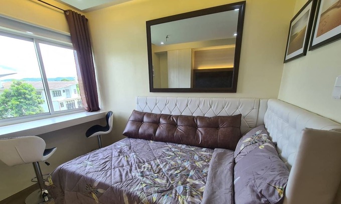 Binan City Condo | Cozy Penthouse 55" TV WFH setup w/ Netflix
